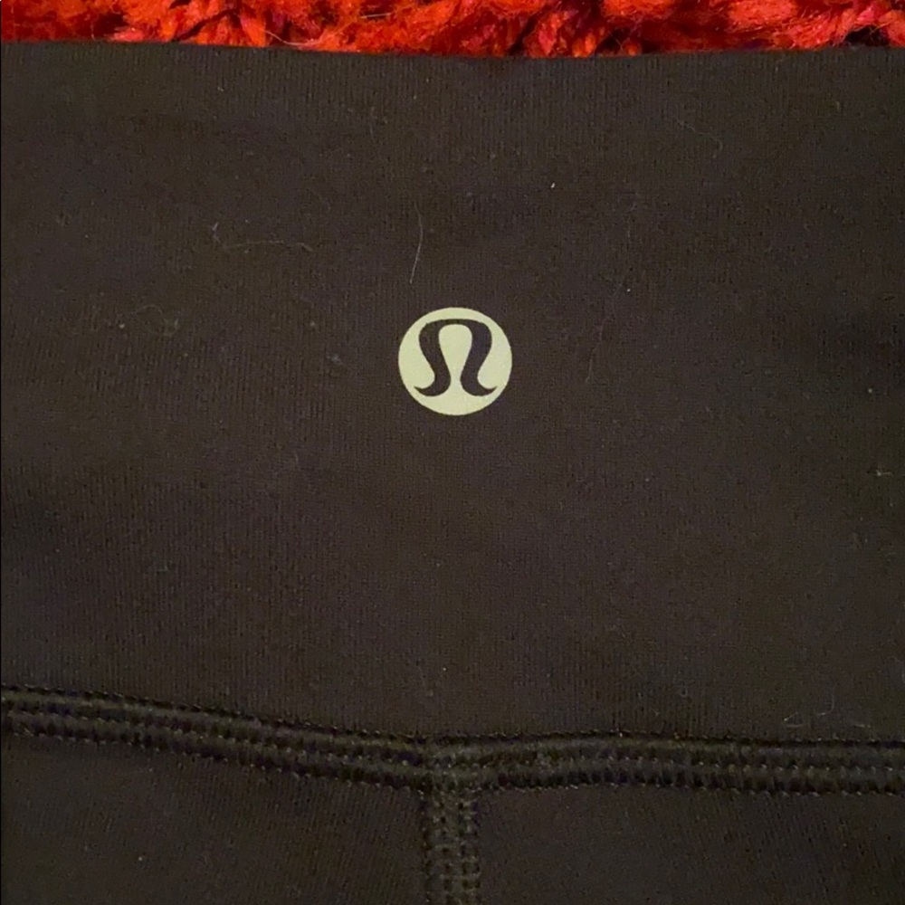 Black crops, size 4, perfect condition.